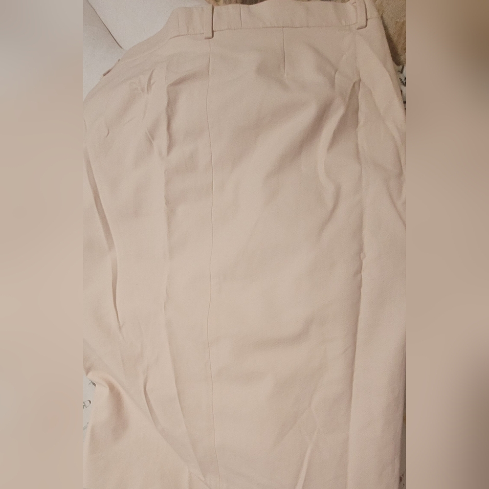 Ann Taylor - Picture 5 of 6